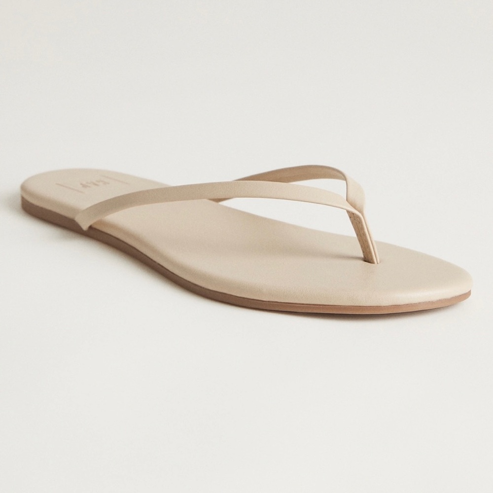Gap faux leather sand khaki (tan) flip flop size 9